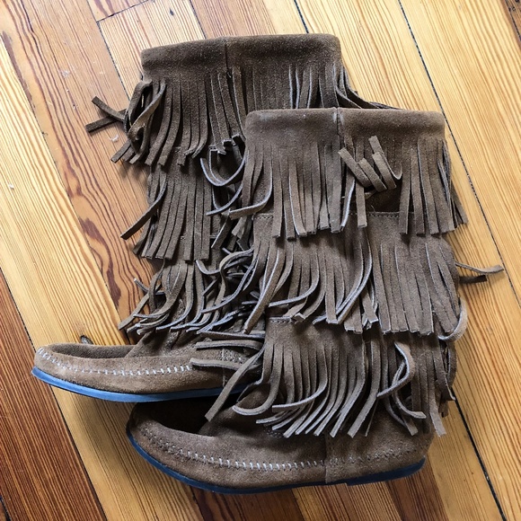 Minnetonka 3 Layer Fringe Boot - Picture 1 of 5